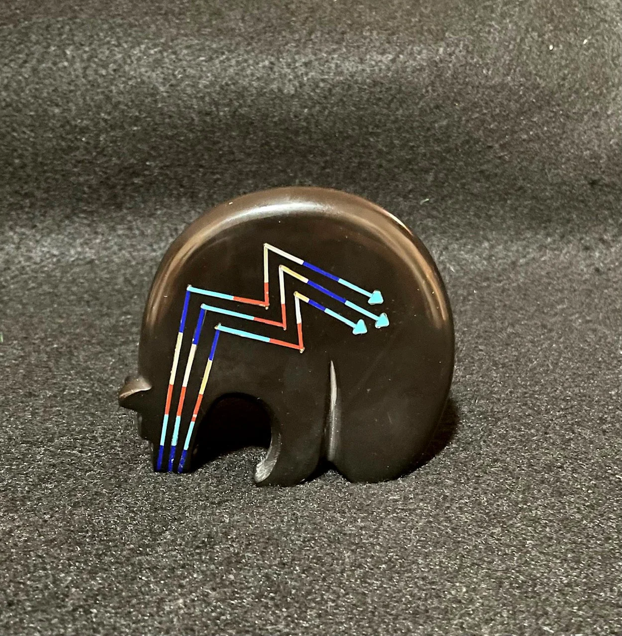 Zuni bear fetish with multiple heart lines by Rodney Laiwakete